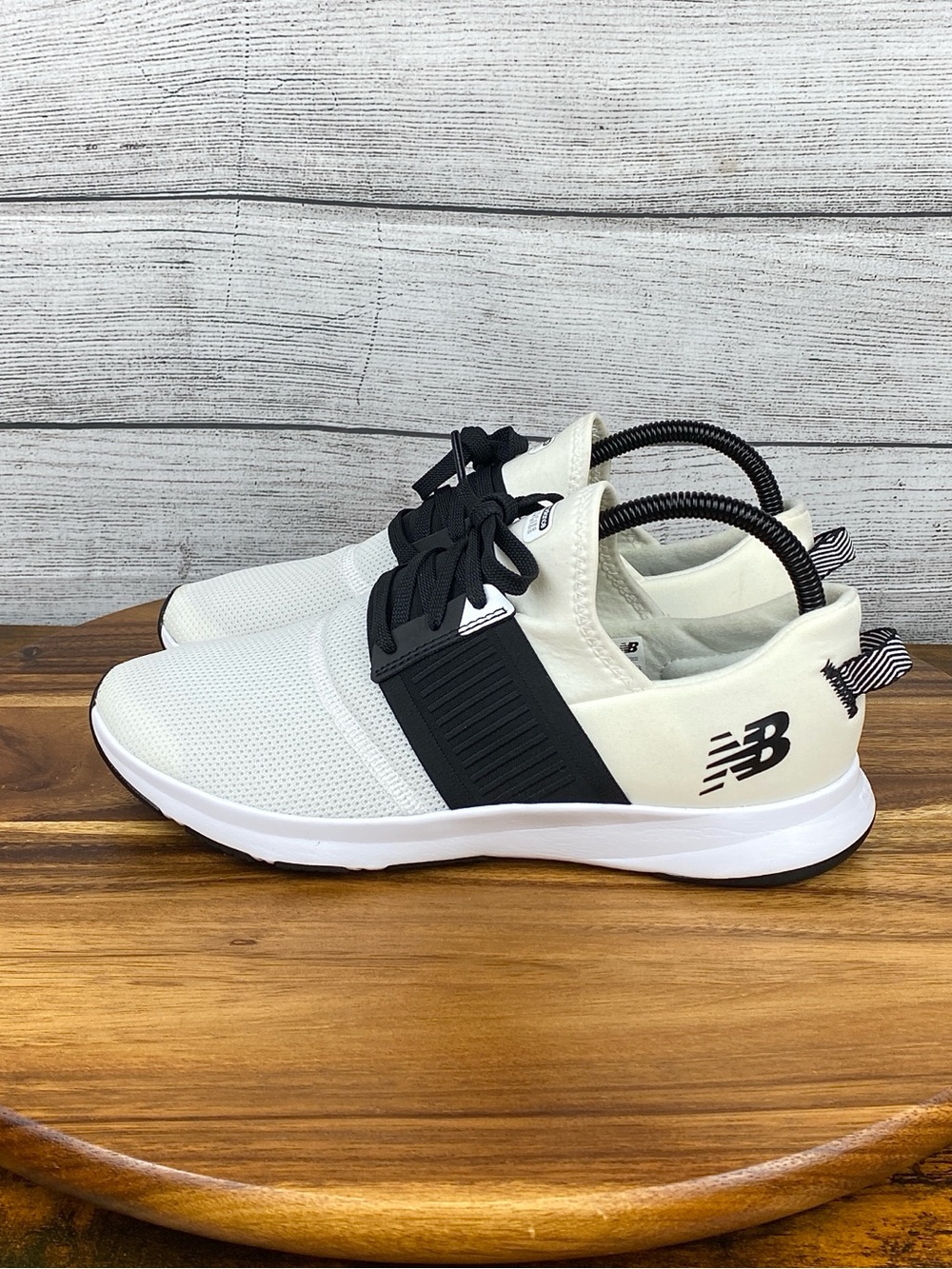 New Balance Dynasoft Nergize v3 White Black Shoes Women’s Sneaker Size 8.5